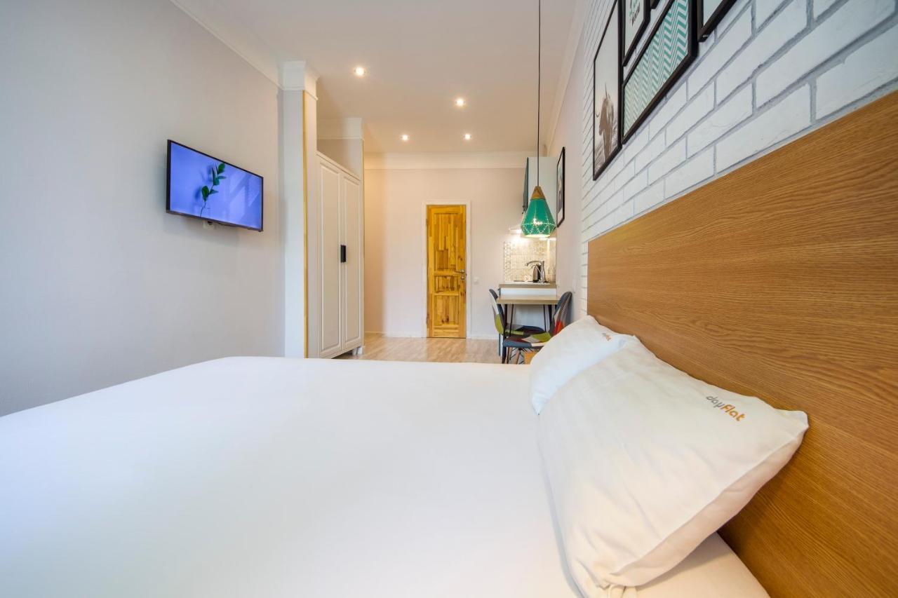 Design Apartments On Velyka Vasylkivska 42 Киев Экстерьер фото